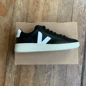 VEJA URCA CWL VEGAN TRAINERS VEJA VEGAN SNEAKERS BLACK/WHITE 39 US 8 women